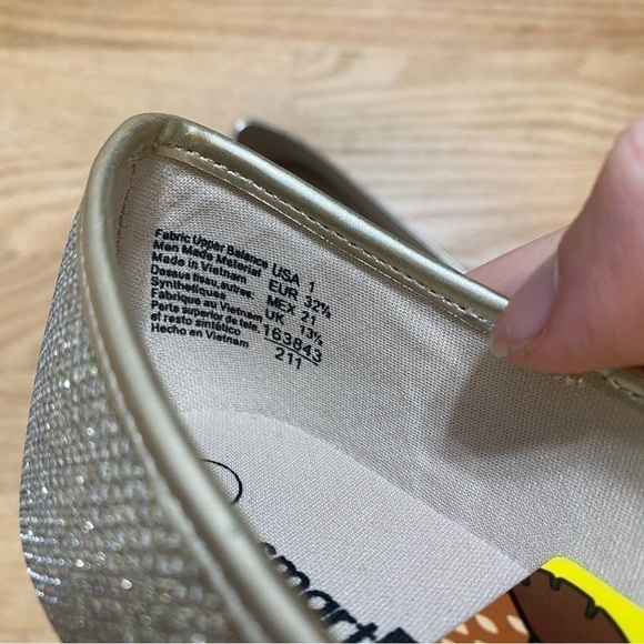 Smartfit Gold Flats Shoes NEW Kids Girls Youth Sz 1 - Picture 6 of 6